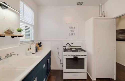Hermosa Beach Apartment | Check in with a Cocktail | Heart of Hermosa Beach