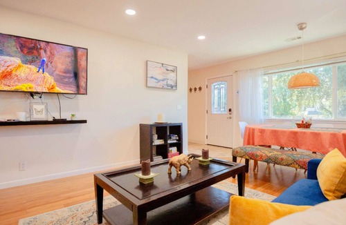 Sunnyvale Apartment | 🌟Cheerful 2B2B in a prime location 🌲Redwood Pl Apt 3