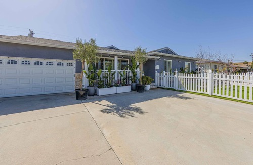 Midway City House | Cheerful and Cozy Home in heart of Orange County , 5 mins Disneyland and Beaches