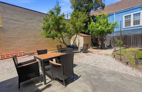 Prescott House | Chic BlueSpot Victorian Mins to DT Oakland, Berkeley, and SF. 60min to San Jose.