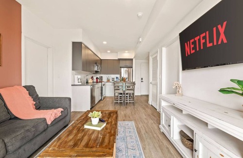 Koreatown Apartment | Chic & Bright, Free Parking, Hot tub + Gym