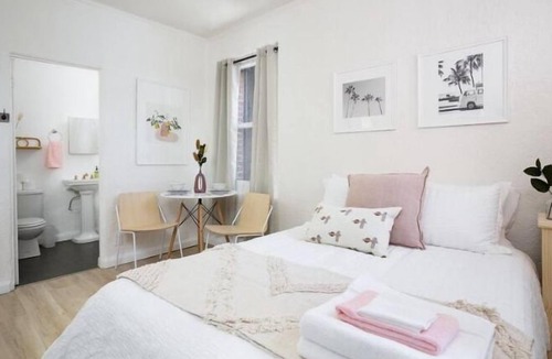 Westlake Apartment | Chic & Cozy Studio for 2! Amazing DTLA Location!
