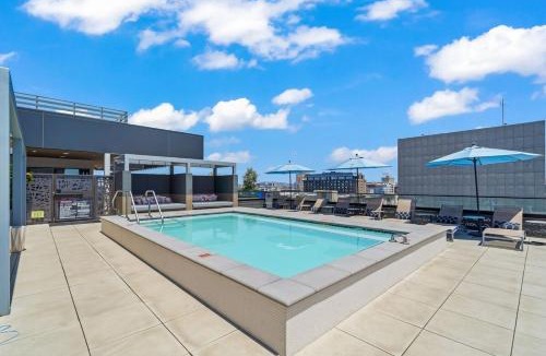 West Gateway Apartment | Chic Downtown Stay Walk to Beach
