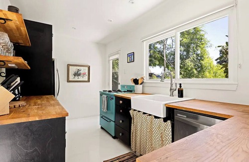 Beachwood Canyon House | Chic Hollywood Hills Sanctuary - Historic Beachwood - Nestled in the Trees