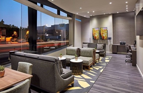 Beverly Grove Hotel | Chic LA Retreat Steps from The Grove & Melrose Ave, Near Hollywood Museums