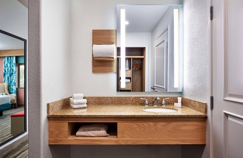 Pismo Beach Hotel | Classic Deluxe King Room | Patio, Free Parking, 3 mi to Oceano Dunes Pole 2