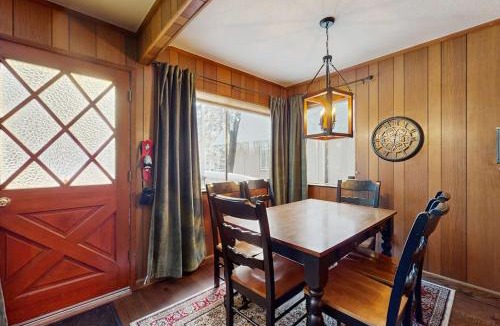 Tahoe Island House | Classic Gambrel-style cabin family and pet friendly walk to lake close to ski