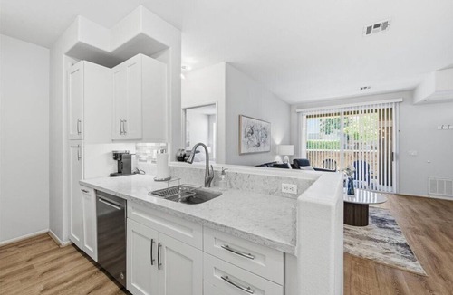 Carmel Valley Condo | Clean and modern Carmel Valley/Del Mar condo near beach, races, Torrey Pines