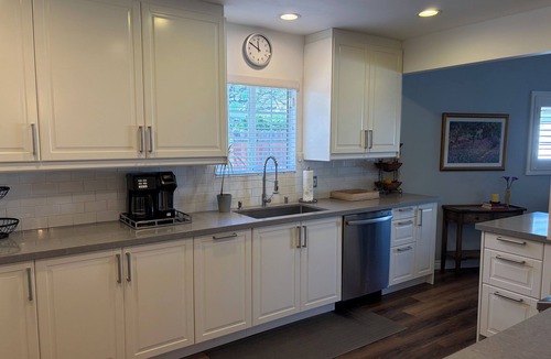 Valley Glen House | Clean, Bright & Comfortable Pool Home w/separate Poolhouse Studio