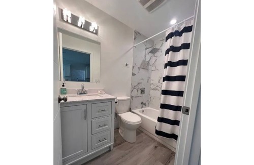 Northridge House | Clean Spacious Los Angeles 1-bedroom Guest House