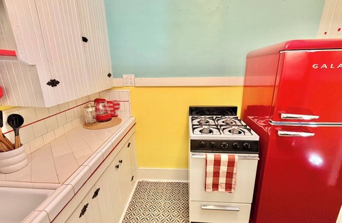 South Redondo Cottage | Coastal Beach Cottage 5-minute walk to the beach, coffee shops, and dining