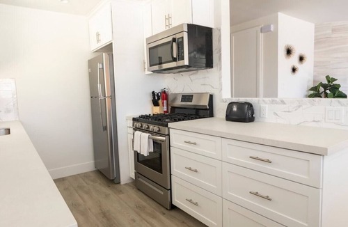 Corona del Mar Condo | Coastal CDM Bungalow Font Unit