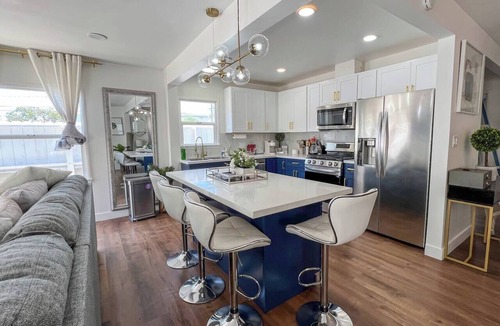 Belmont Shore Villa | Coastal Cozy Home | Hot Tub Walk to Beach& Bars