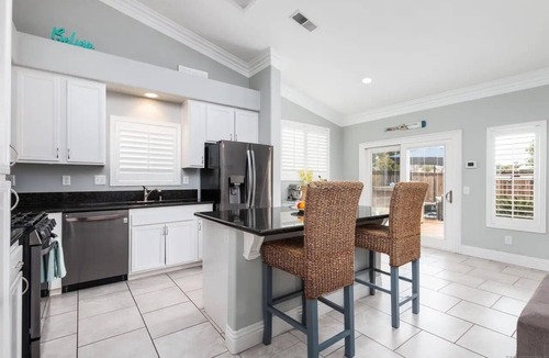 North Valley House | Coastal Oasis w heated Pool & Spa by beach