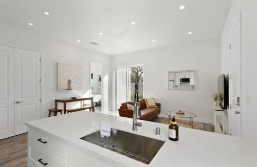 West Davis Manor House | Colusa Commons 4 BR 3 BA near UC Davis