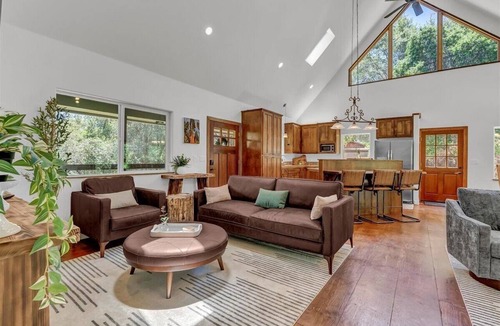 Three Rivers House | Comfort in Nature, Multi-Family, Sleeps 14, BBQ