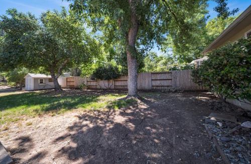 Redding House | Comfortable home near river access trail