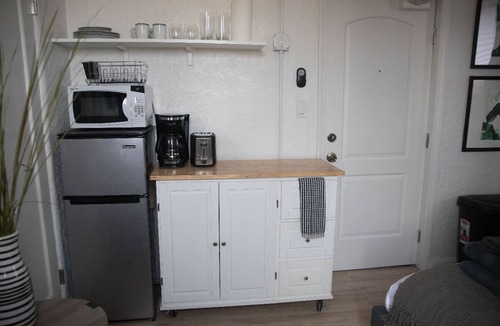 Westlake Hotel | Comfortable Studio Near Downtown LA