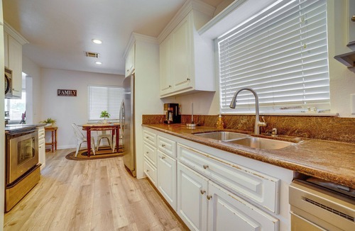 Riverside House | Commuter Friendly! Extended Stay in Riverside