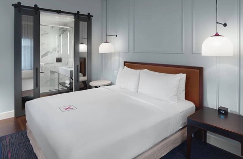 Mid-Market Hotel | Contemporary Suite, Axiom Hotel in San Francisco, Mono King