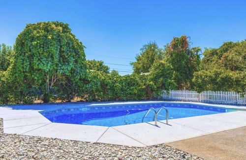 Shasta View House | Convenient Getaway close to it All!