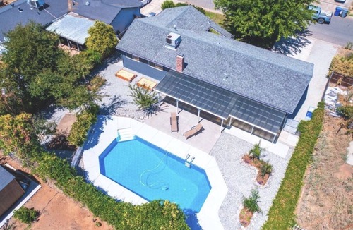 Shasta View House | Convenient Getaway close to it All!