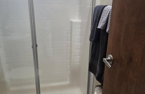 Winters Cottage | Cottage, Sleeps 6 - Creekside Cottage, 1 Bedroom, Sleeps 4-6