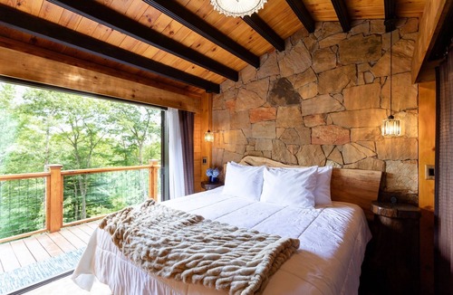Brevard Cabin | Couples Romantic Getaway! Mountain Log Cabin with Hot Tub & Fireplace.
