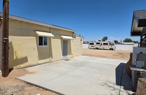 Lancaster Ski Chalet | Cozy 1-bedroom chalet in beautiful Palmdale with Evaporative (swamp) cooler.