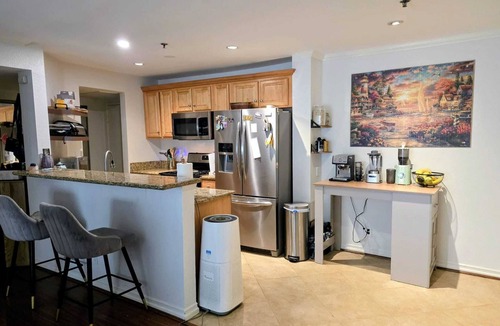 Sherman Oaks Condo | Cozy 1-bedroom condo with AC in brilliant Sherman Oaks, LA. Great Location!
