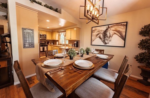 Julian House | Cozy 10 guest, 4 Bedroom, 2 Bath, Pet Friendly, 2-minute walk to downtown Julian