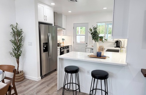 East Whittier House | Cozy 2 bedroom house. 12 miles to Disney. 24 miles to SoFi Stadium.