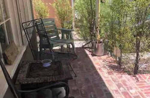 Del Rey House | Cozy 2 bedroom on peaceful, tree lined street. Los Angeles, Culver City
