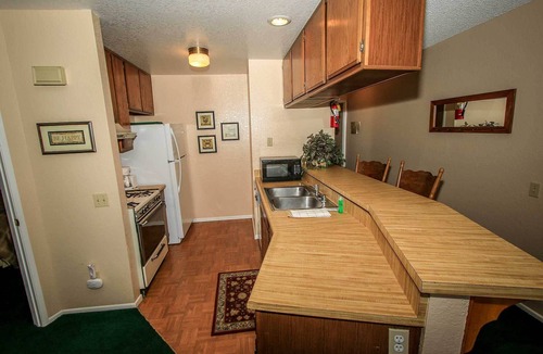Boulder Bay Condo | Cozy 2BR Lakeview Escape: Wood Fireplace, BBQ & Resort Amenities