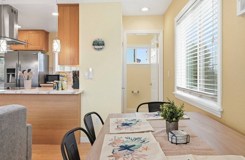 Imperial Beach House | Cozy 2BR w/AC + Sofa Bed + Beach Nearby
