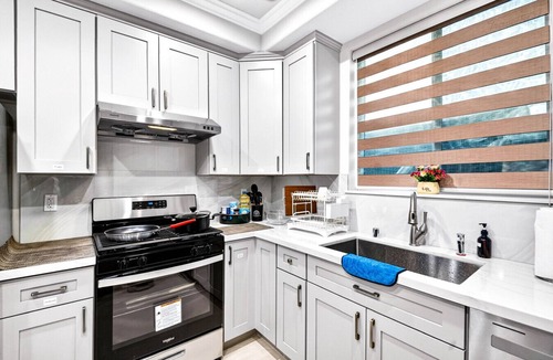 Bassett House | Cozy 3BR Backhouse + Near DTLA & Shops #TravelSGV