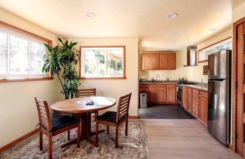 Topanga Cabin | Cozy Artistic Cottage with Canyon Views Near Topanga State Park, Topanga, California