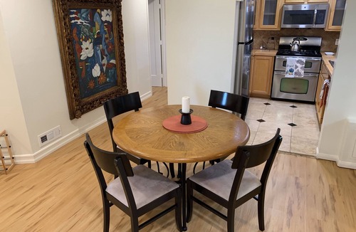 Diamond Crestview Apartment | Cozy Beach House, Quiet, Private Garden, Blocks to Sand, Town