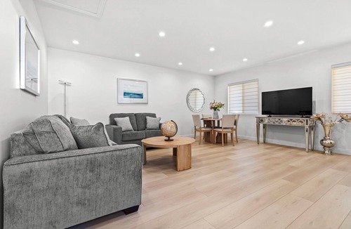 Valley Glen House | Cozy & clean 1bd- house/ADU- in wonderful Los Angeles area/brand new furniture.