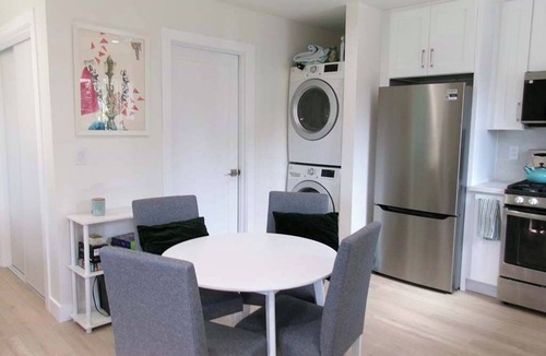 North Central Apartment | Cozy, clean & bright studio with full kitchen & bath in lovely Pasadena.