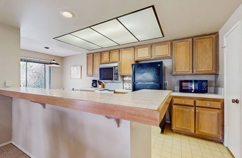 Palm Desert Condo | Cozy Dog-Friendly Condo, Shared Pool/Hot Tub, Near Golf Courses & National Park