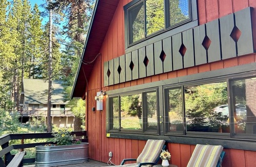 Tahoma Cabin | Cozy, family friendly cabin in Chamberlands. Sleeps 10!