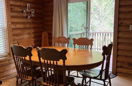 Dunsmuir House | Cozy Log Home on the Banks of the Upper Sacramento River