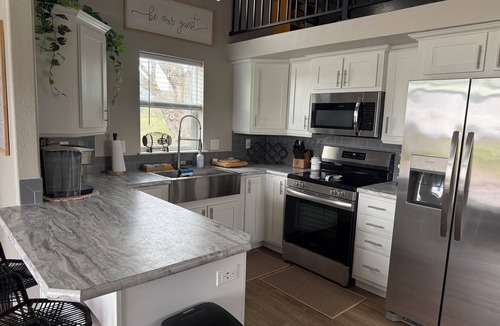 Lower Lake House | Cozy Lower Lake Retreat. 2BR + Loft, AC, Near Wineries & Trails!