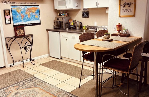 Crestline Cabin | Cozy Mountain Cabin Escape, 7 min to Lake Gregory