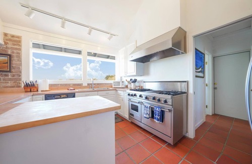 Stinson Beach House | Cozy Oceanfront Getaway in Seadrift