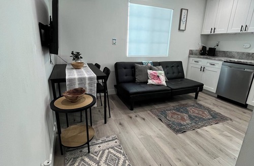 Los Angeles House | Cozy one bedroom one bath house with WD in unit, AC, Ethernet near Culver City