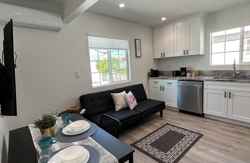 Los Angeles House | Cozy one bedroom one bath house with WD in unit, AC, Ethernet near Culver City