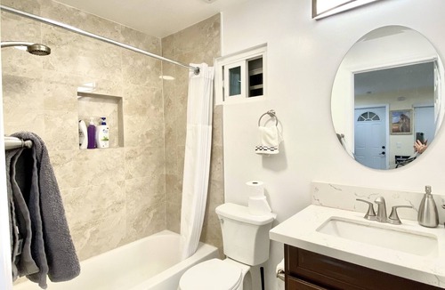 Charter Oak House | Cozy one bedroom studio newly remodeled