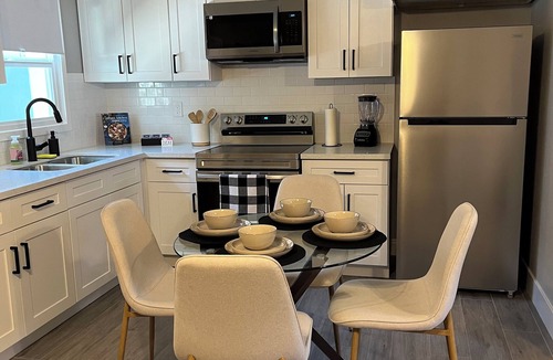 La Loma Apartment | Cozy & peaceful studio with WiFi/Fully Refurnished